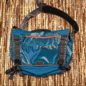 Patagonia Blue Messenger Bag with Waterproof Material and Adjustable Strap